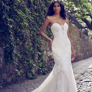 Maggie Sottero Autumn Ivory Wedding Dress
